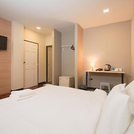 Z Go Inn Bts St Louis Silom V โกอินน์ บีทีเอส เซนต์หลุยส์ สีลม 3 بانكوك المظهر الخارجي الصورة