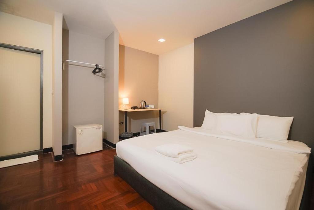 Z Go Inn Bts St Louis Silom V โกอินน์ บีทีเอส เซนต์หลุยส์ สีลม 3 بانكوك المظهر الخارجي الصورة