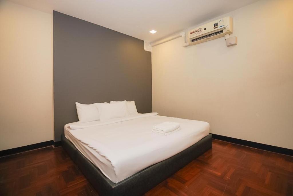 Z Go Inn Bts St Louis Silom V โกอินน์ บีทีเอส เซนต์หลุยส์ สีลม 3 بانكوك المظهر الخارجي الصورة